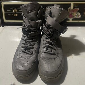Mens Nike SF AIR FORCE 1 'DUST GREY. Excellent condition in / out.
